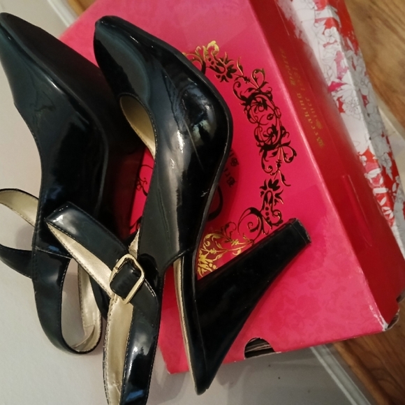 CANDIES Black Patent Leather Slingback Heels - Picture 4 of 6